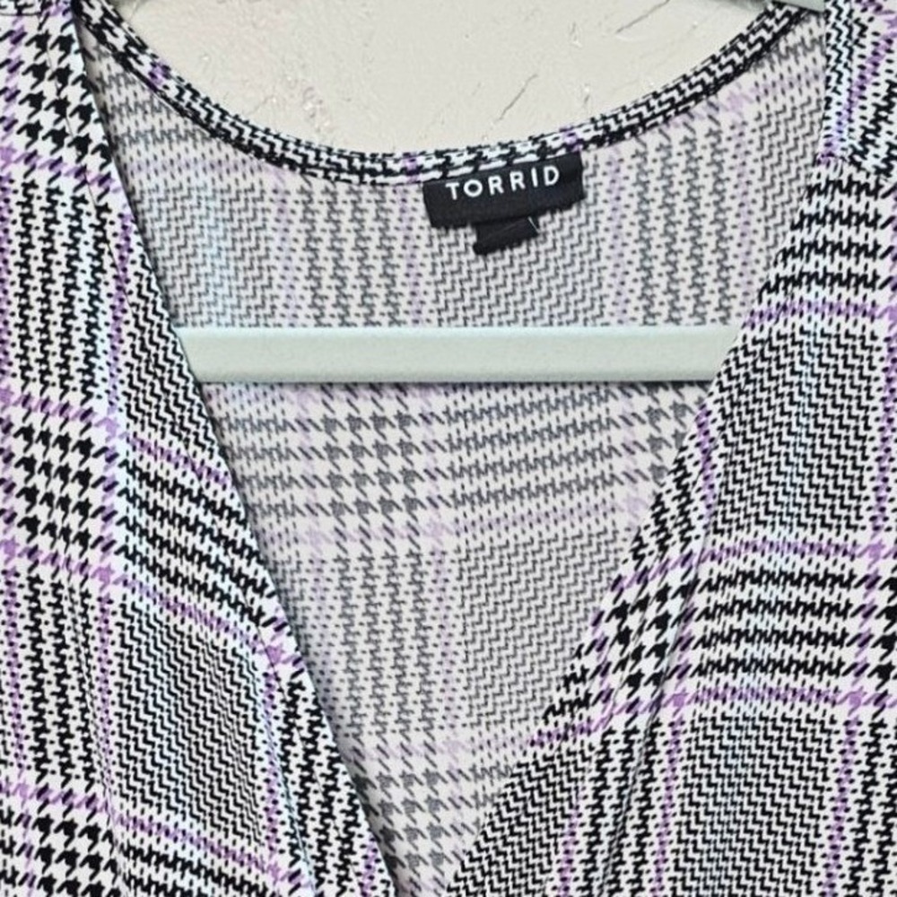 Torrid Plaid Faux Wrap Midi Dress Black White Purple Ruffle Hem Plus Size 2 NWOT - Picture 2 of 9